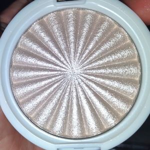 Cream color highliter